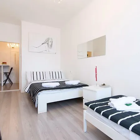 Appartement Two-bedroom Flora Metro A *