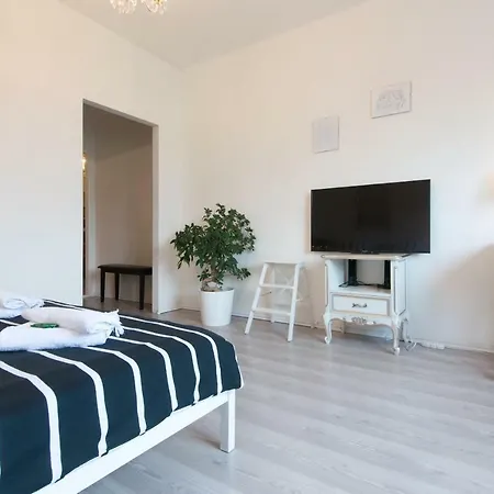 Two-bedroom Flora Metro A * Praag