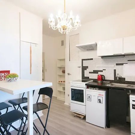 Two-bedroom Flora Metro A شقة *