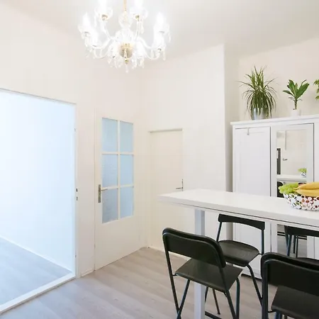 Two-bedroom Flora Metro A * Praga